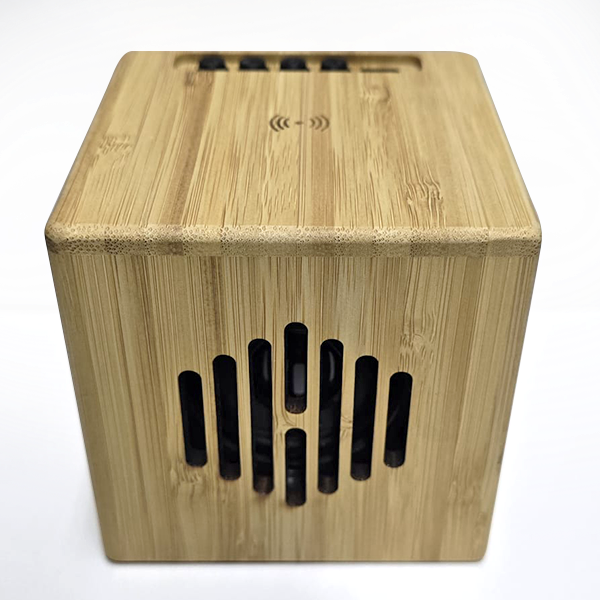 Altavoz bluetooth de bambú con cargador inalámbrico